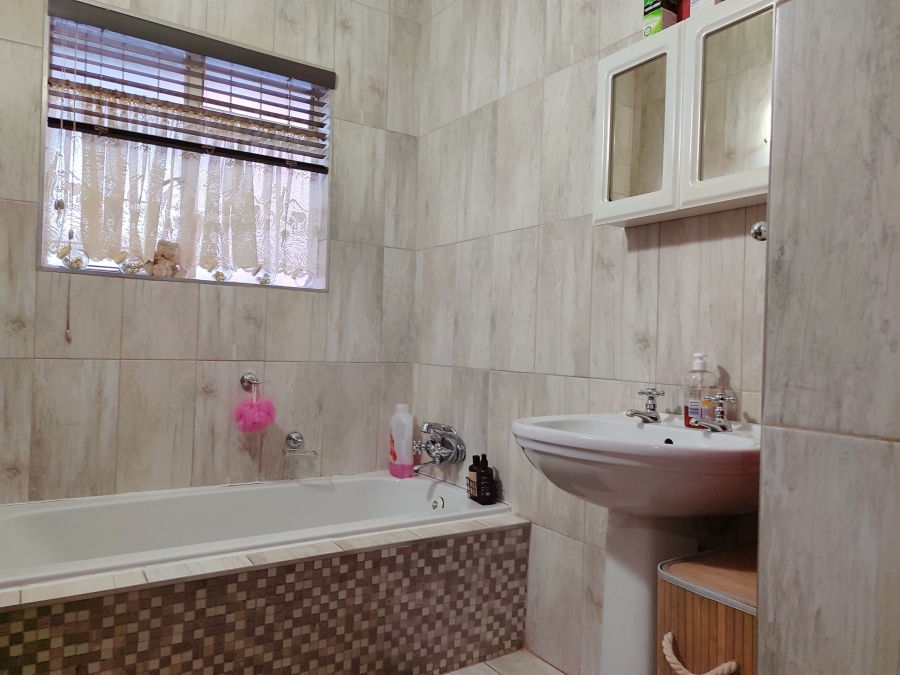 3 Bedroom Property for Sale in Flamwood North West